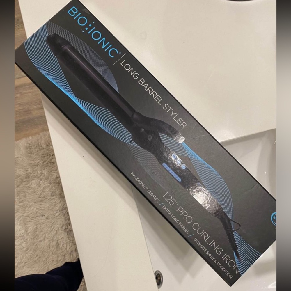 Bio Ionic Long Barrel 1.25” curling iron